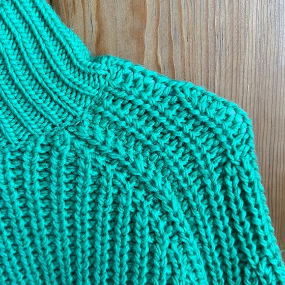 H&M knit sweater - Picture 2 of 4